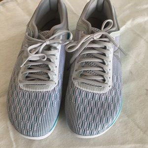 Flex wave workout shoes